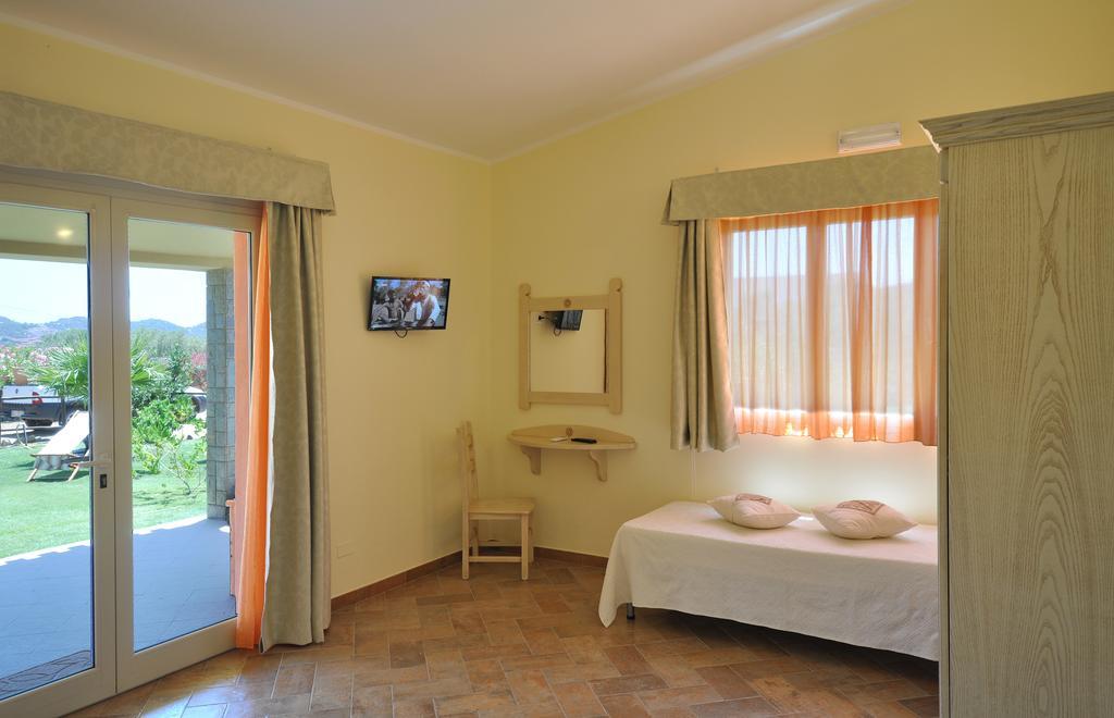 Affittacamere B&B La Villa Dei Graniti Вилласимиус Экстерьер фото