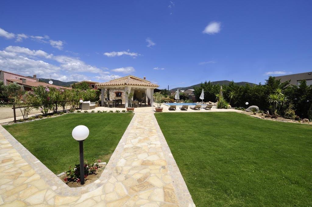Affittacamere B&B La Villa Dei Graniti Вилласимиус Экстерьер фото