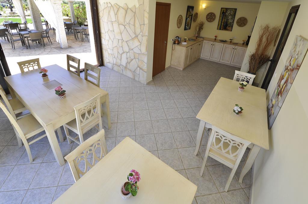 Affittacamere B&B La Villa Dei Graniti Вилласимиус Экстерьер фото